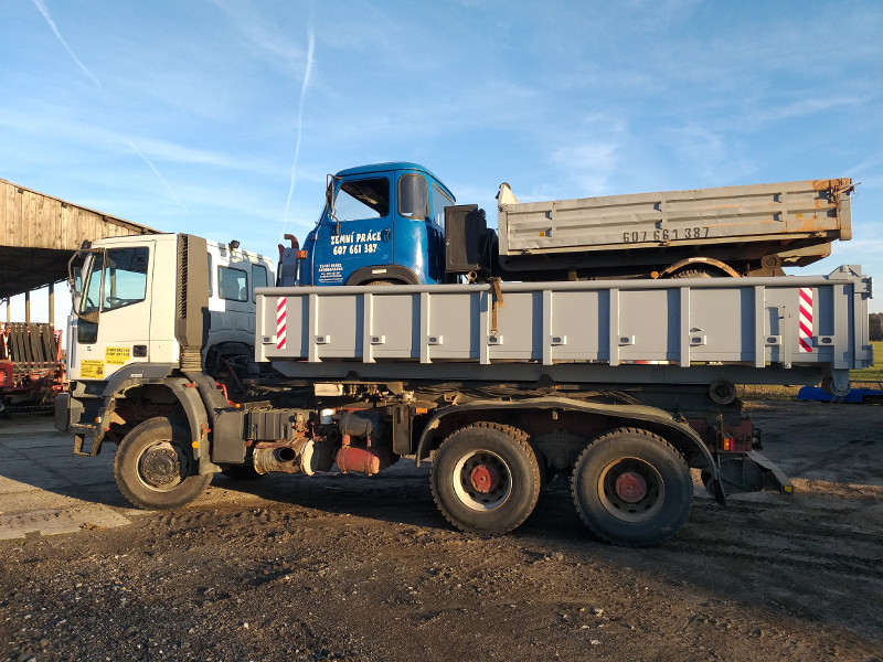Hákový kontajner Iveco | ZENMÍ PRÁCE TÁBOR