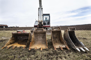 Zemní práce Tábor TAKEUCHI TB 175